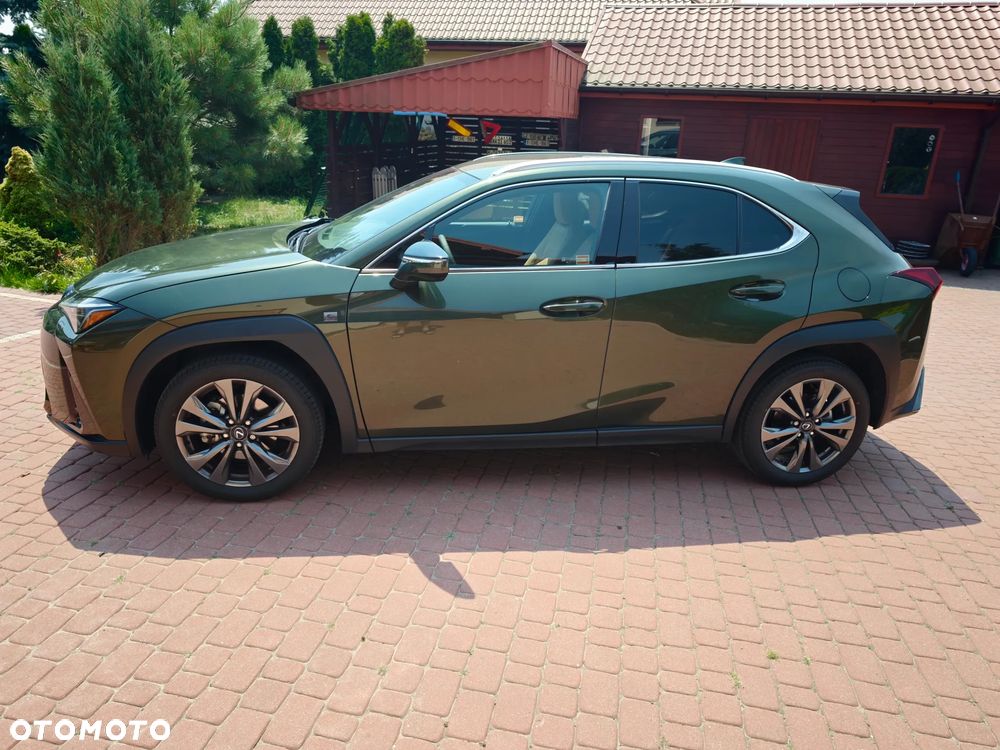 Lexus UX - 4