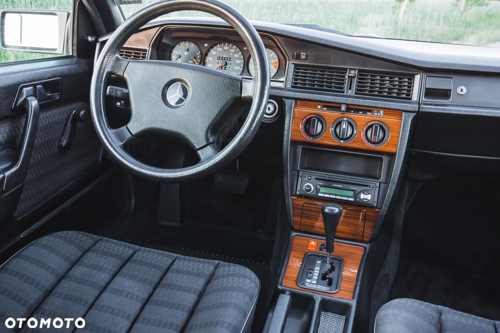 Mercedes-Benz W201 (190) - 17