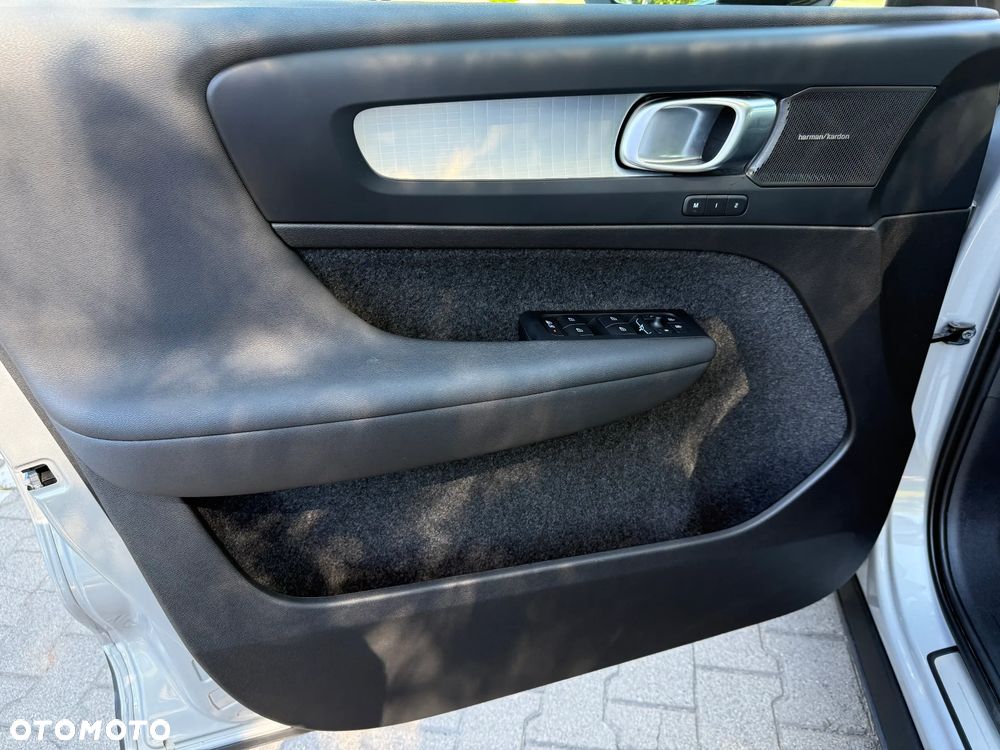 Volvo XC 40 B3 Plus Dark - 11