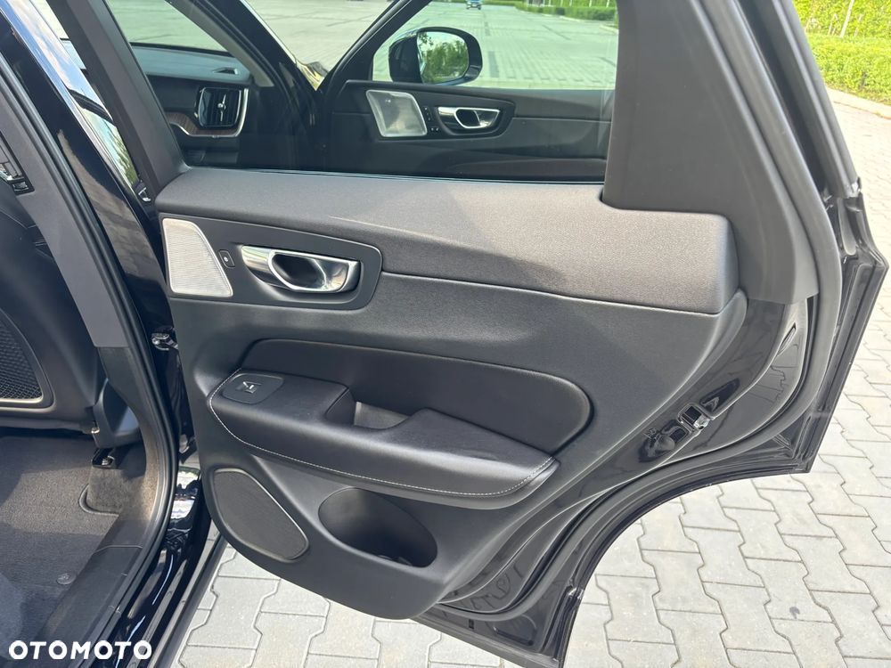 Volvo XC 60 B5 B AWD Ultimate Black Edition - 16