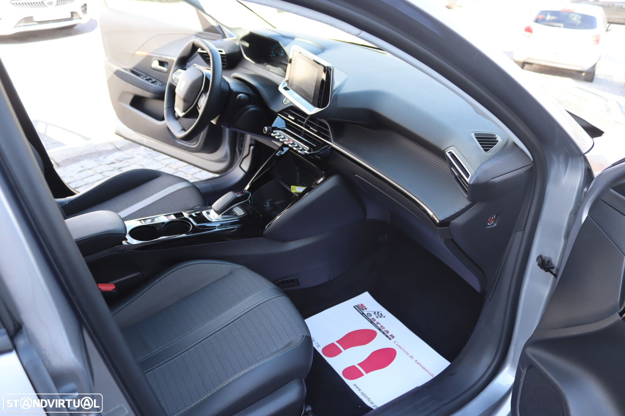 Peugeot e-208 - 13