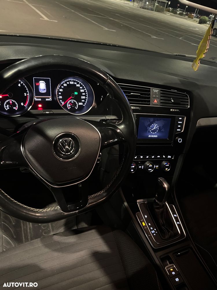 Volkswagen Golf - 10