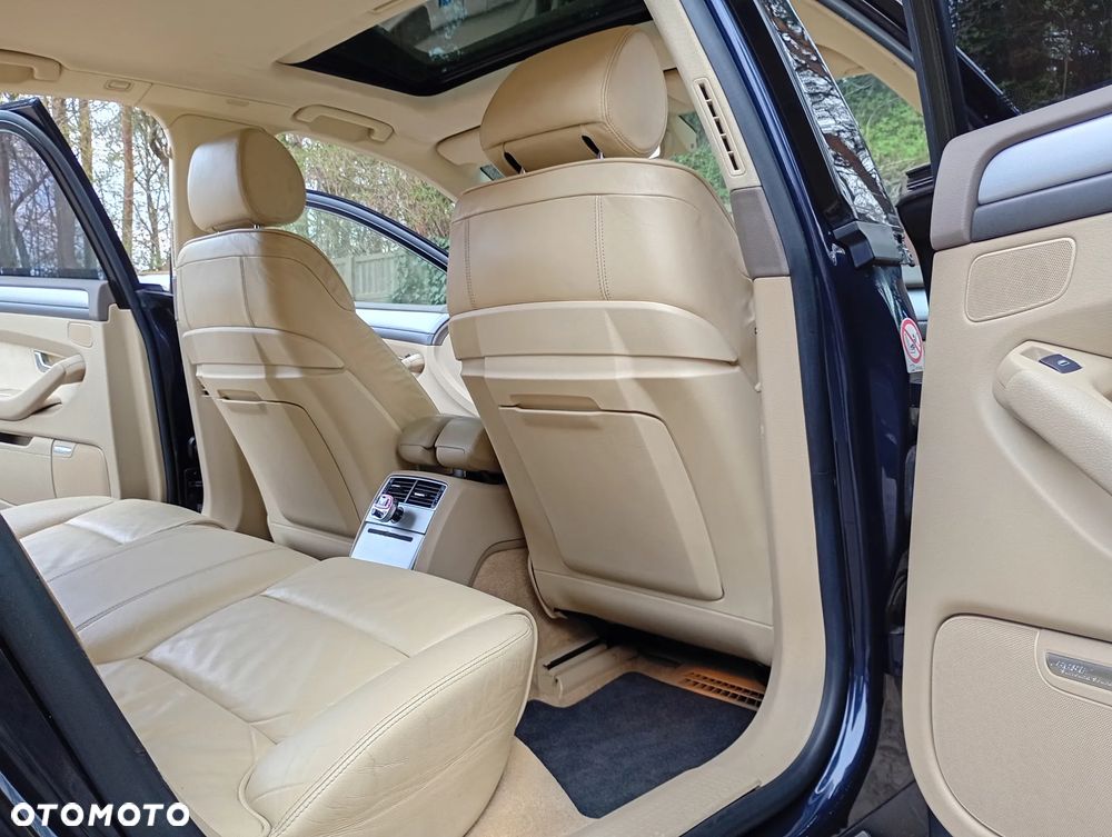 Audi A8 4.2 Quattro - 29