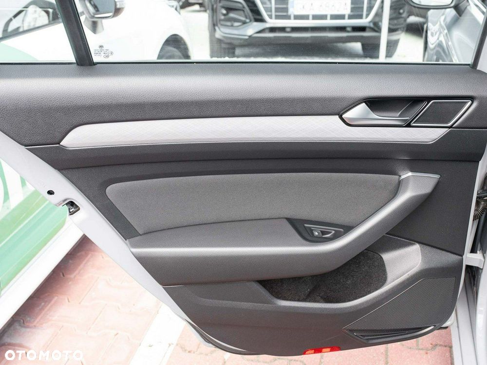 Volkswagen Passat - 24