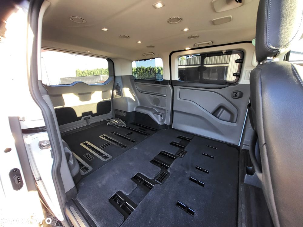 Ford Tourneo Custom - 13