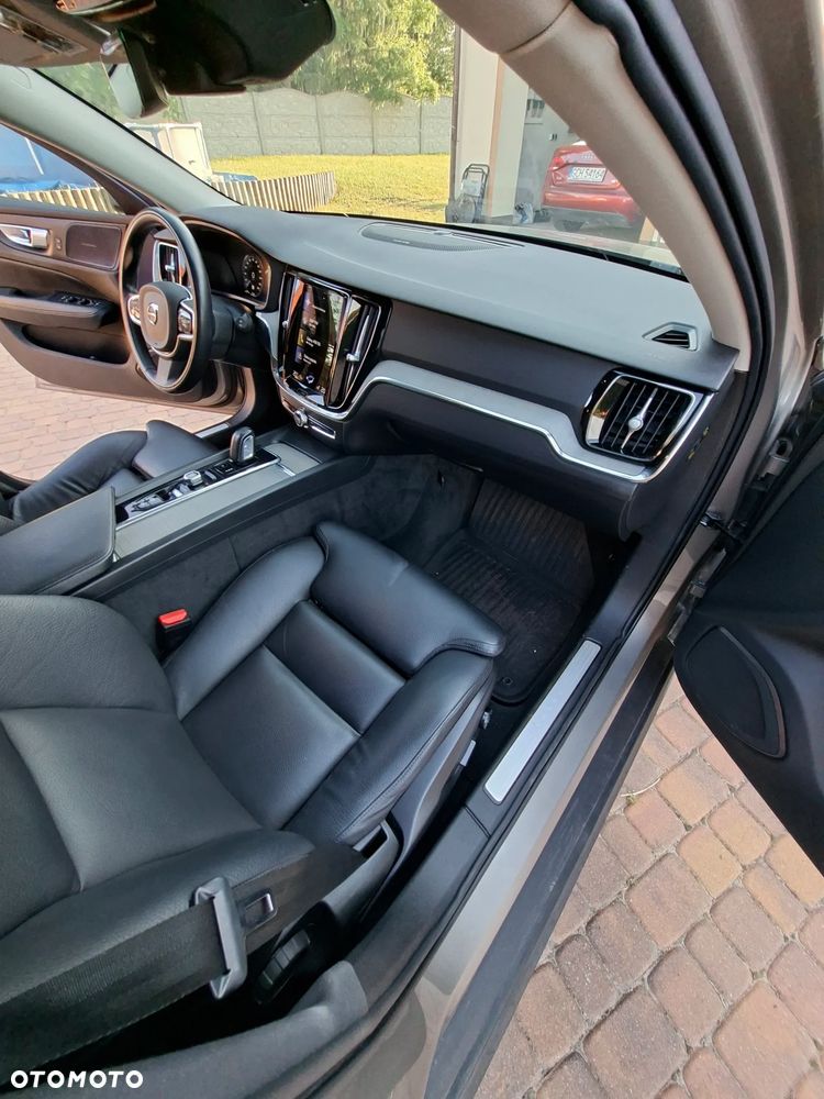 Volvo V60 Cross Country B4 D AWD Geartronic Pro - 11