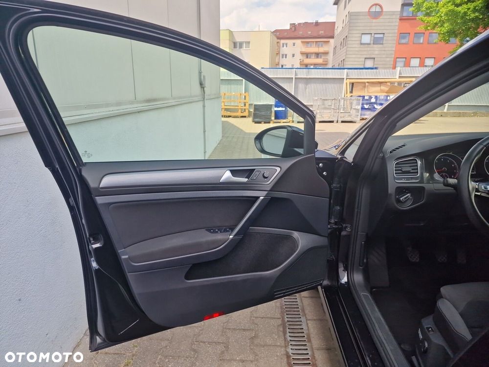 Volkswagen Golf - 11