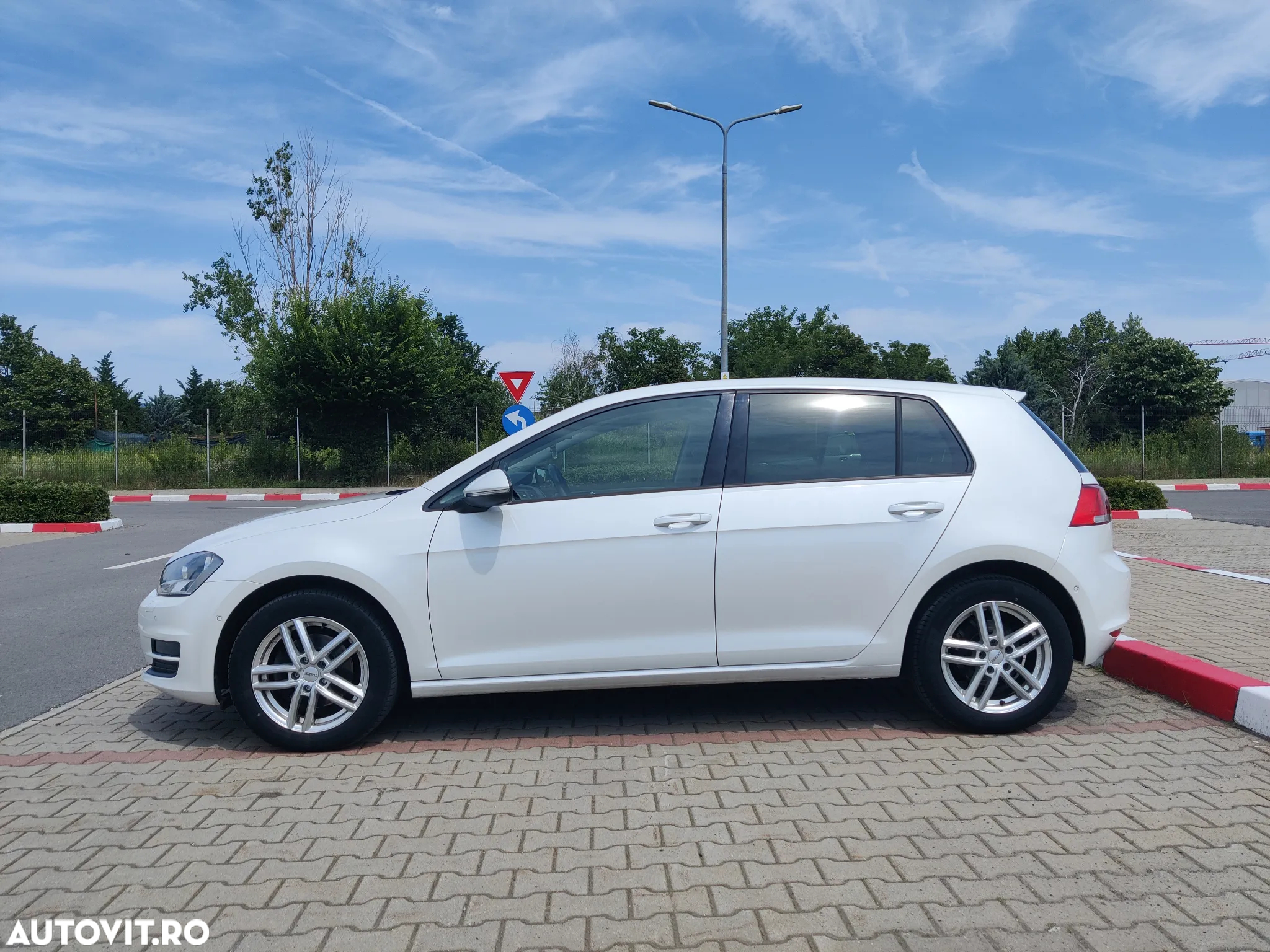 Volkswagen Golf 1.6 TDI BlueMotion Technology DSG Comfortline - 4