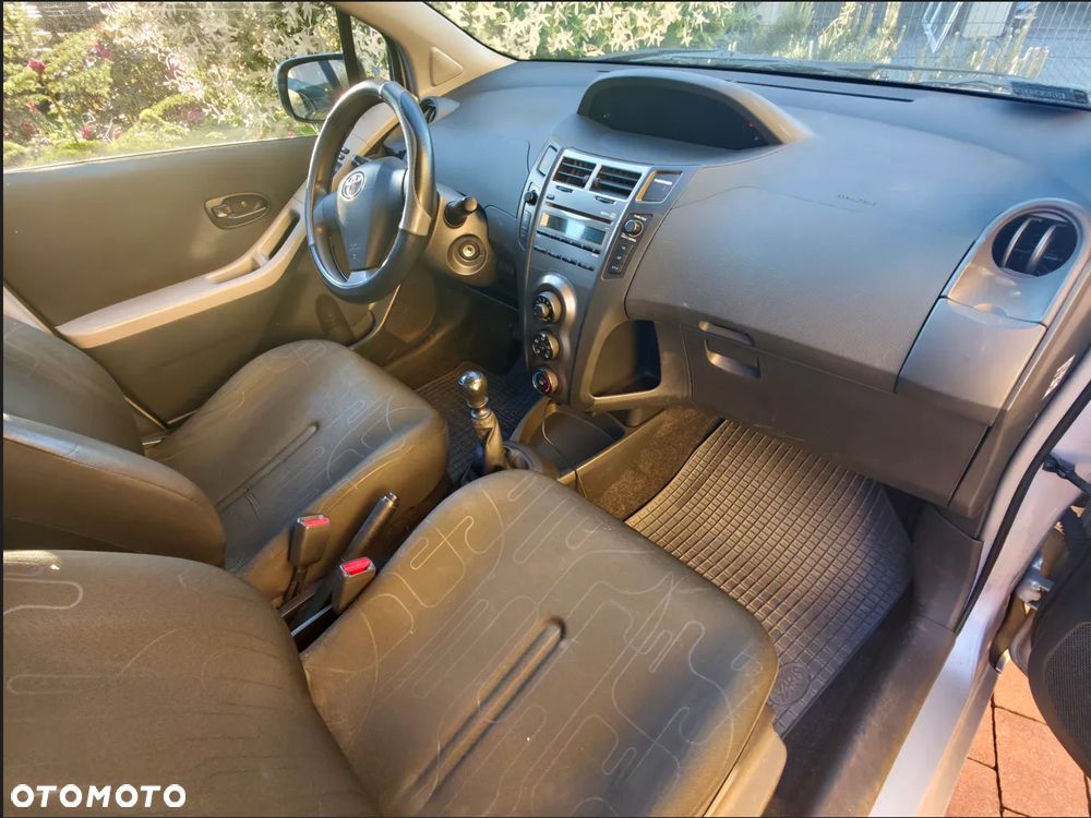 Toyota Yaris - 11