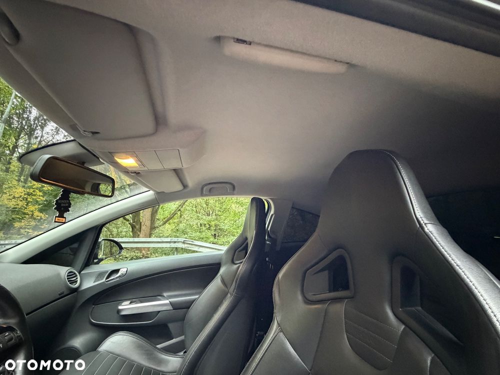 Opel Corsa 1.6 Turbo OPC - 17