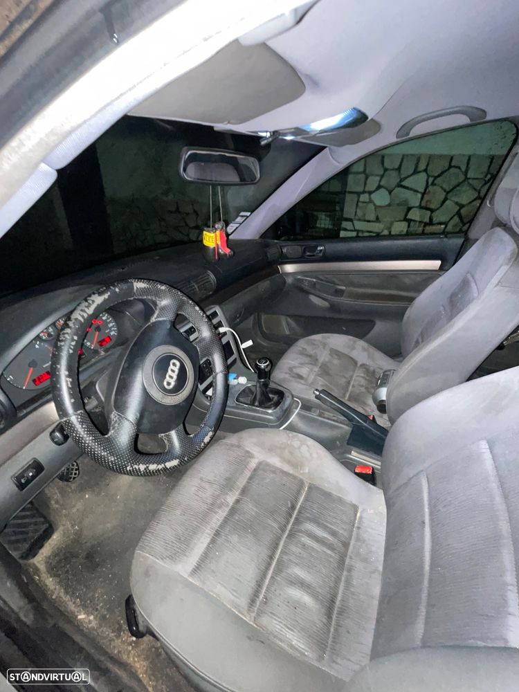Audi A4 Avant 1.9 TDI Attraction - 4