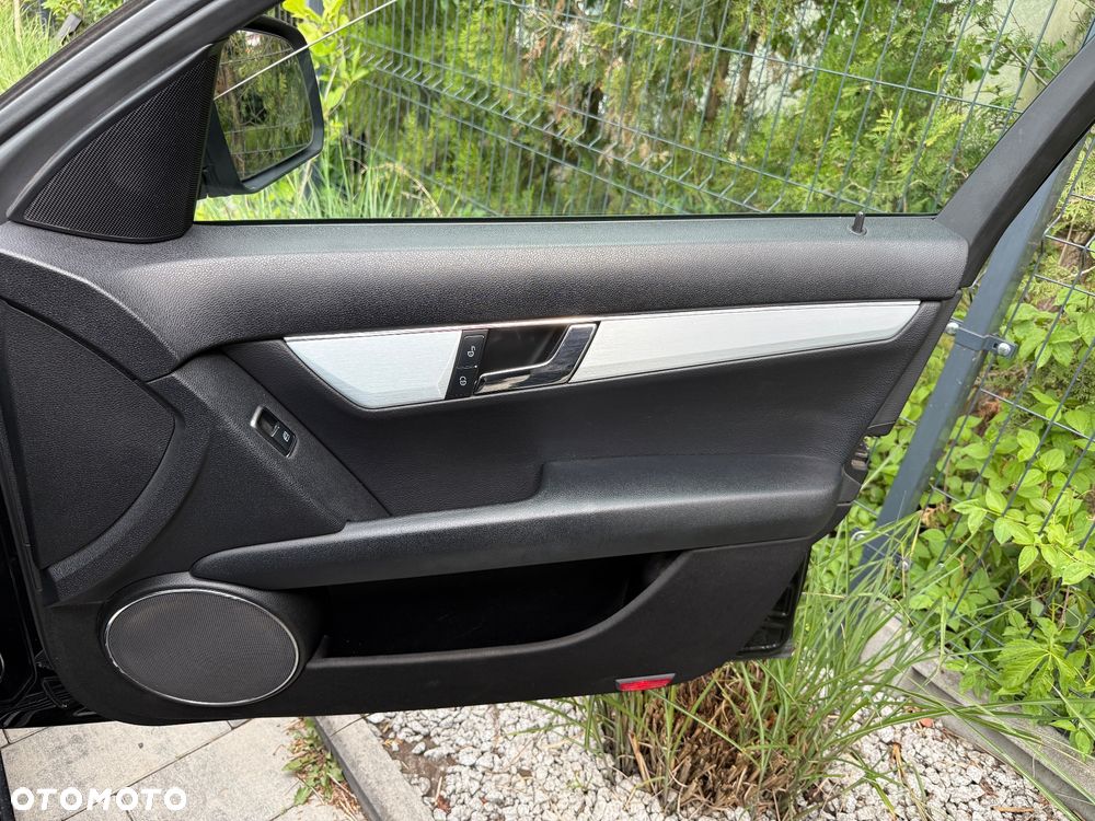 Mercedes-Benz Klasa C ver-200-7g--tronic-avantgarde-edition - 19