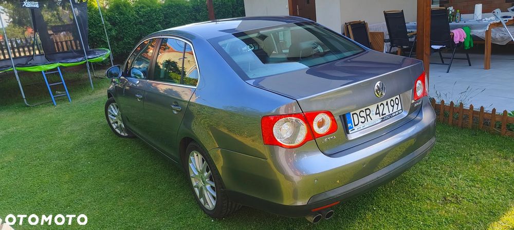 Volkswagen Jetta 2.0 TDI DPF Sportline - 6