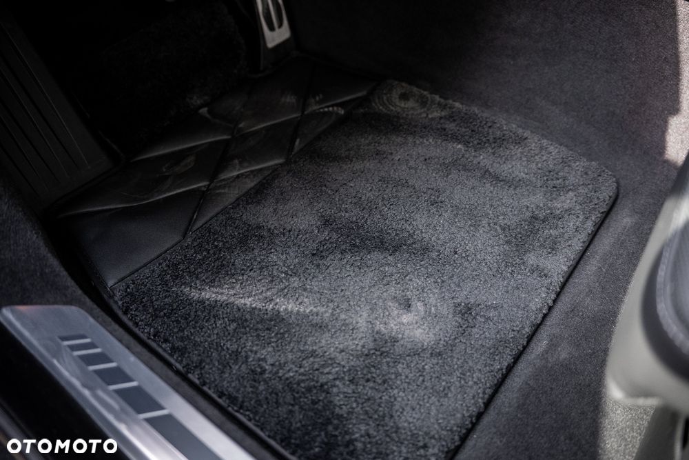 BMW Seria 7 740d xDrive mHEV Nero Lusso Edition sport - 23