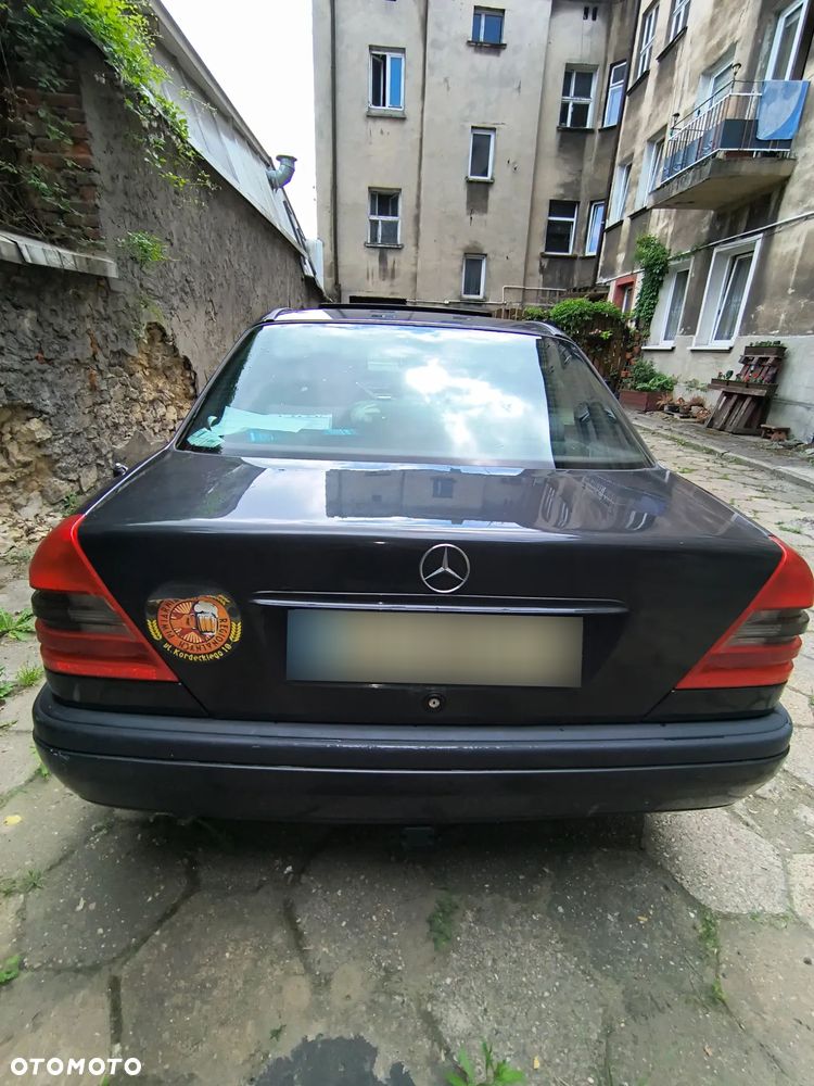 Mercedes-Benz Klasa C 180 Classic - 4