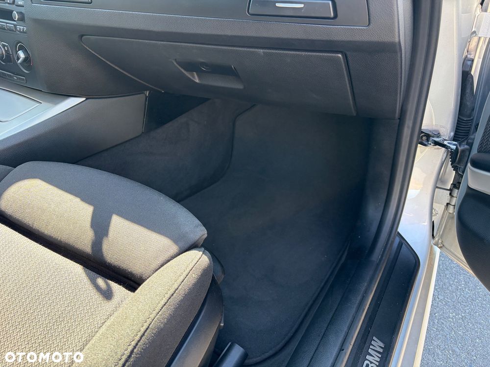 BMW Seria 3 318d DPF Edition Lifestyle - 26