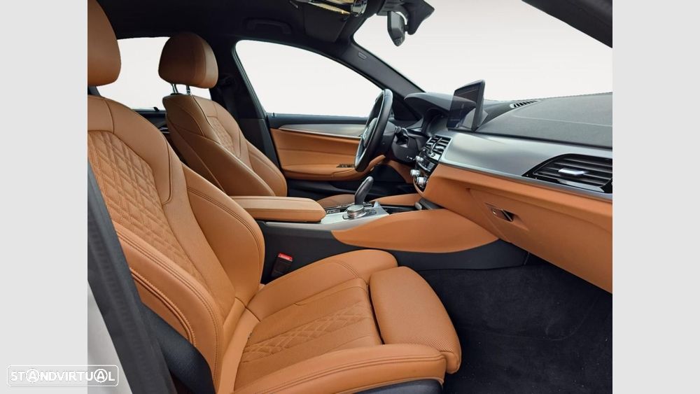 BMW 530 e Pack M - 12