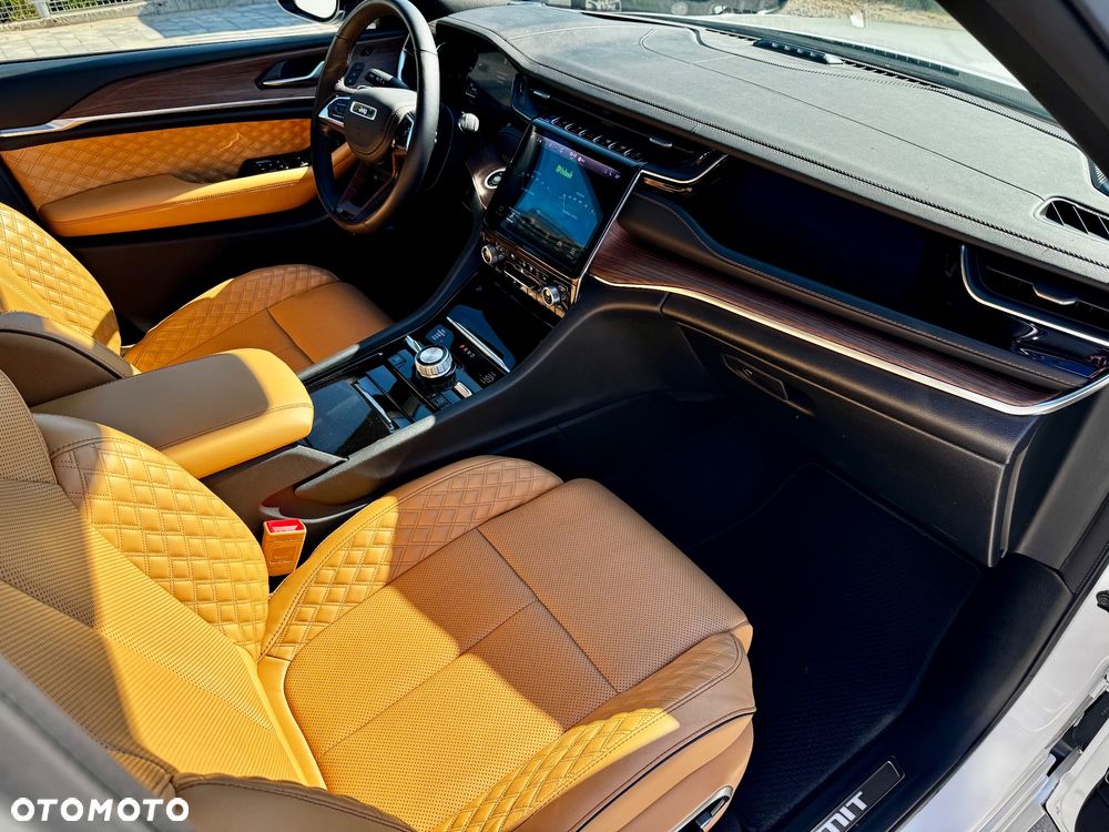 Jeep Grand Cherokee - 30