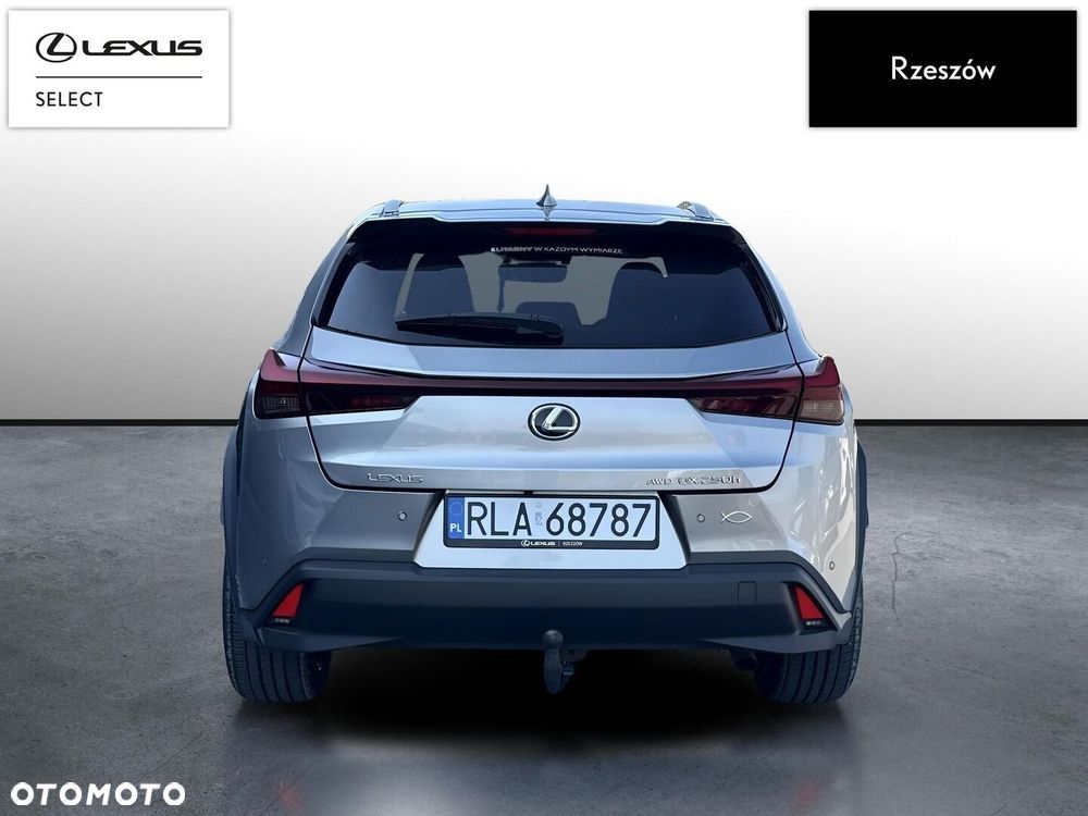 Lexus UX - 4