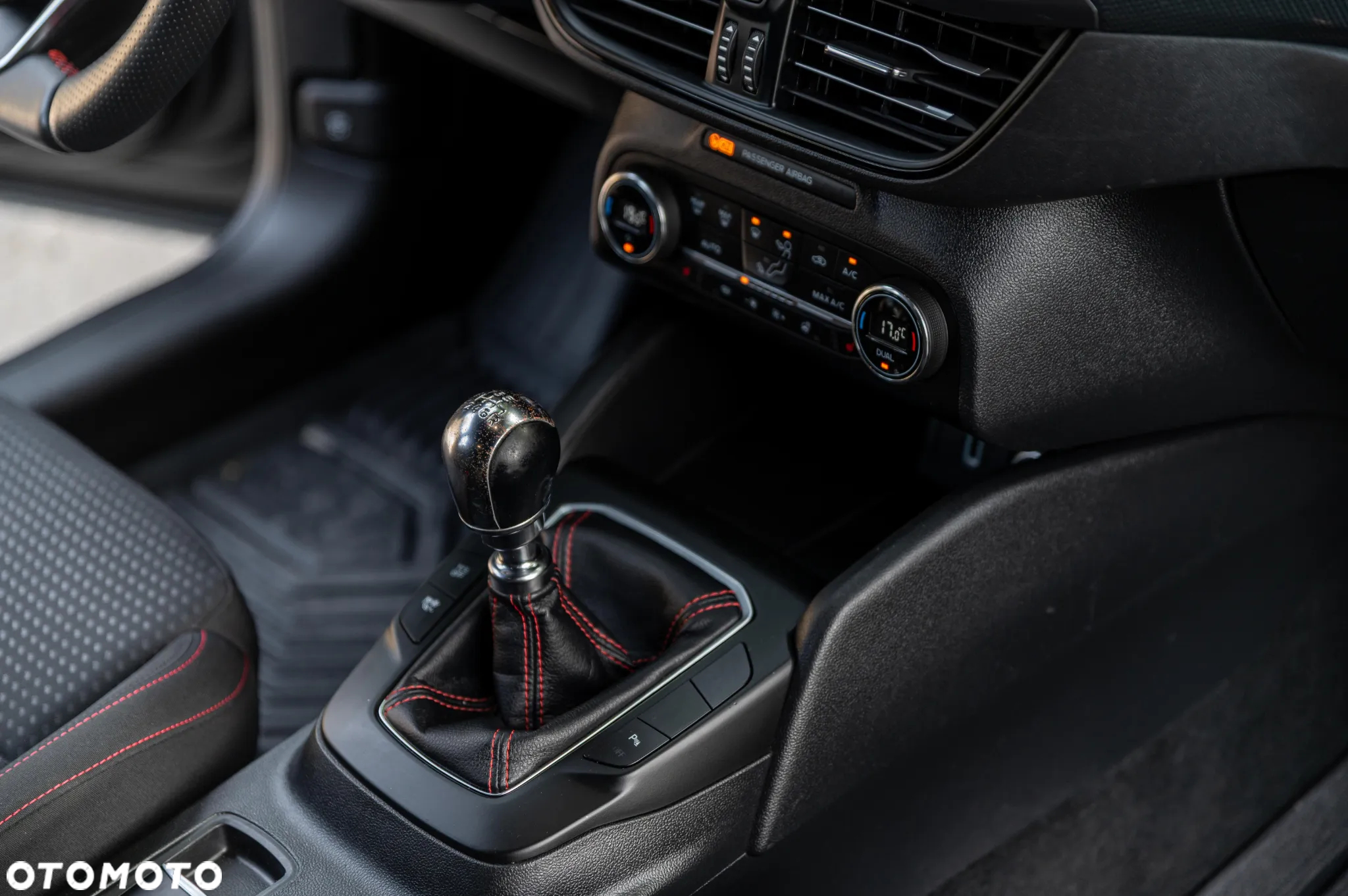 Ford Focus 1.0 EcoBoost ST-Line Style - 26