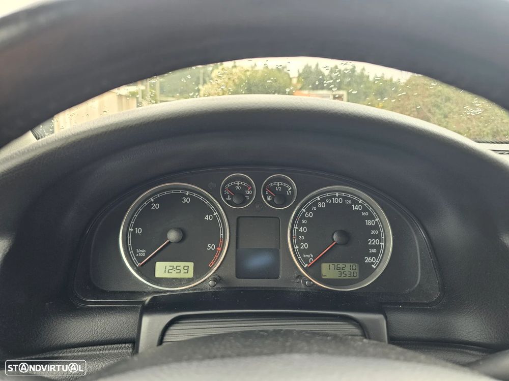 VW Passat Variant 1.9 TDi Conf.Plus 6V - 26