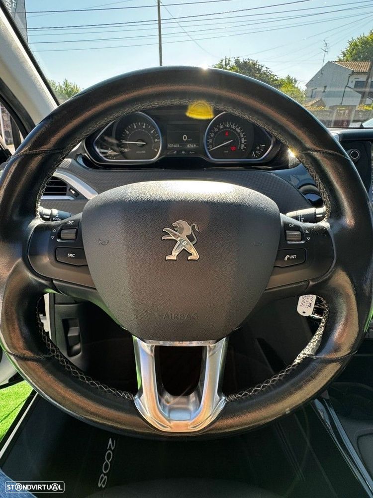 Peugeot 2008 1.2 PureTech Allure - 12