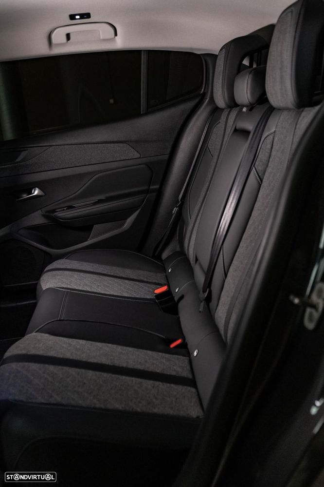 Peugeot 408 1.6 Hybrid Allure e-EAT8 - 19