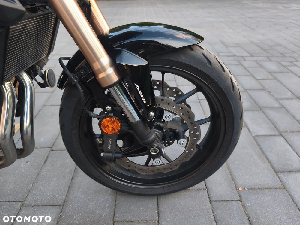 Honda CB - 11