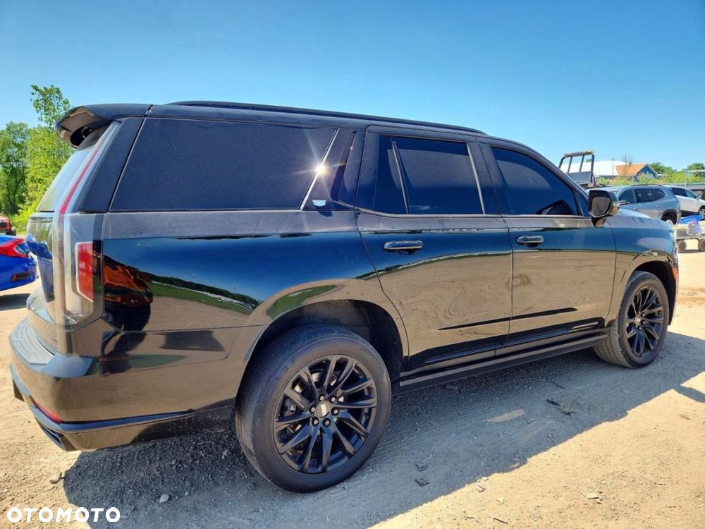 Cadillac Escalade - 4
