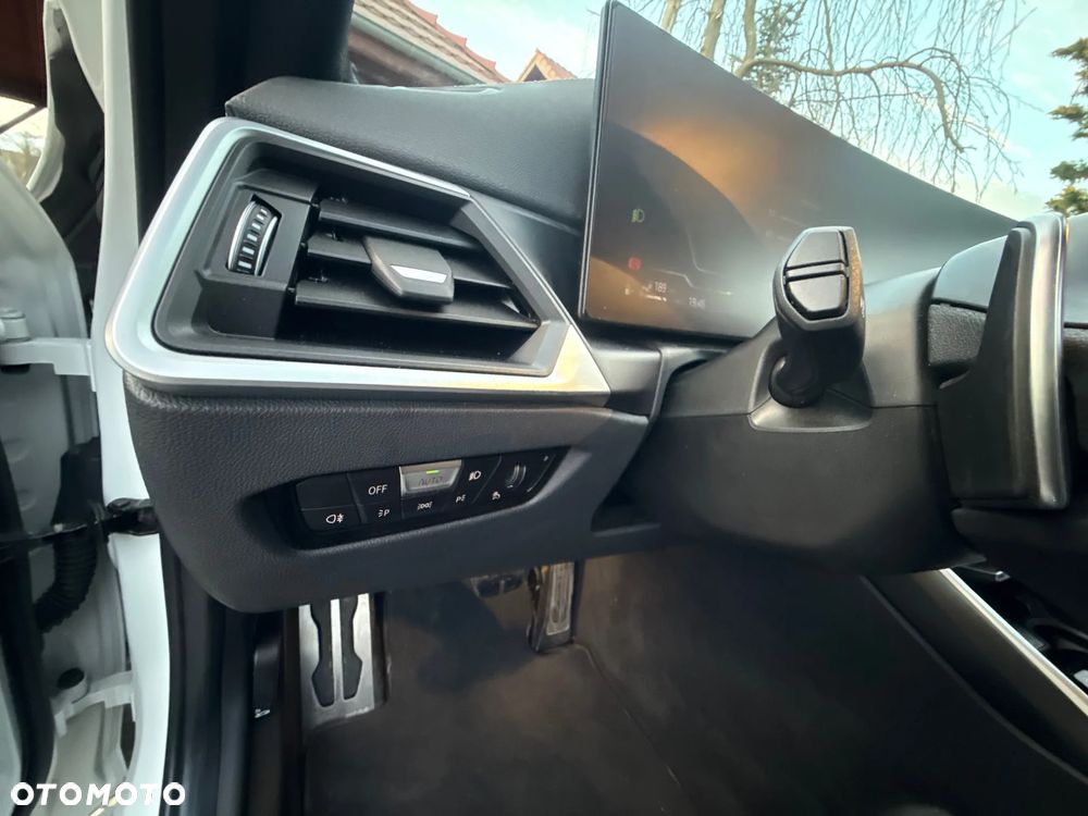 BMW Seria 3 330e xDrive M Sport sport - 32