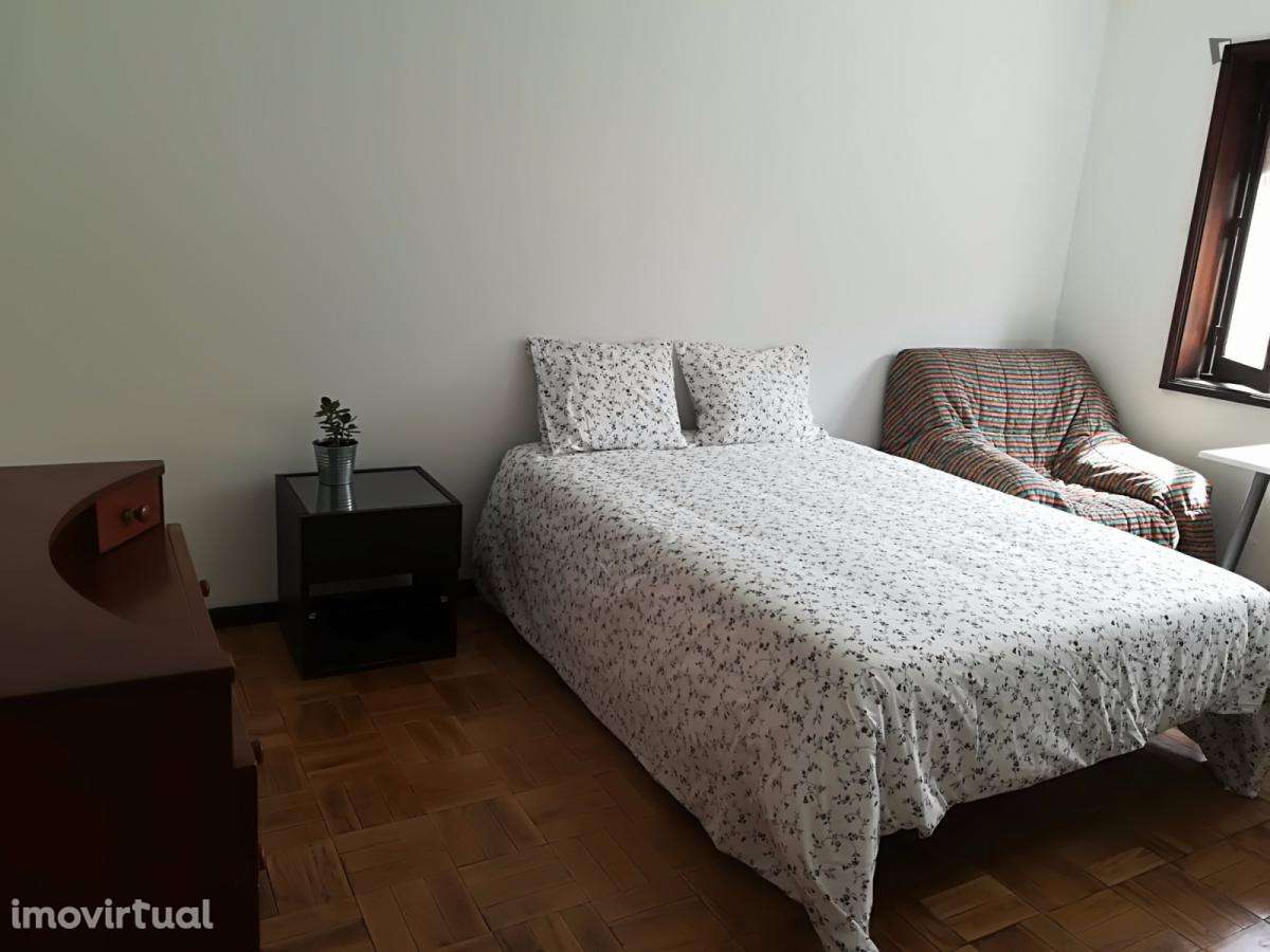 Quarto - localizado em Mafamude Porto - Grande imagem: 2/28