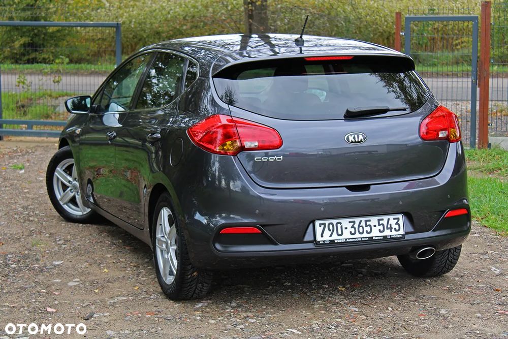 Kia Ceed 1.6 CRDi 128 Fifa World Cup Edition - 3