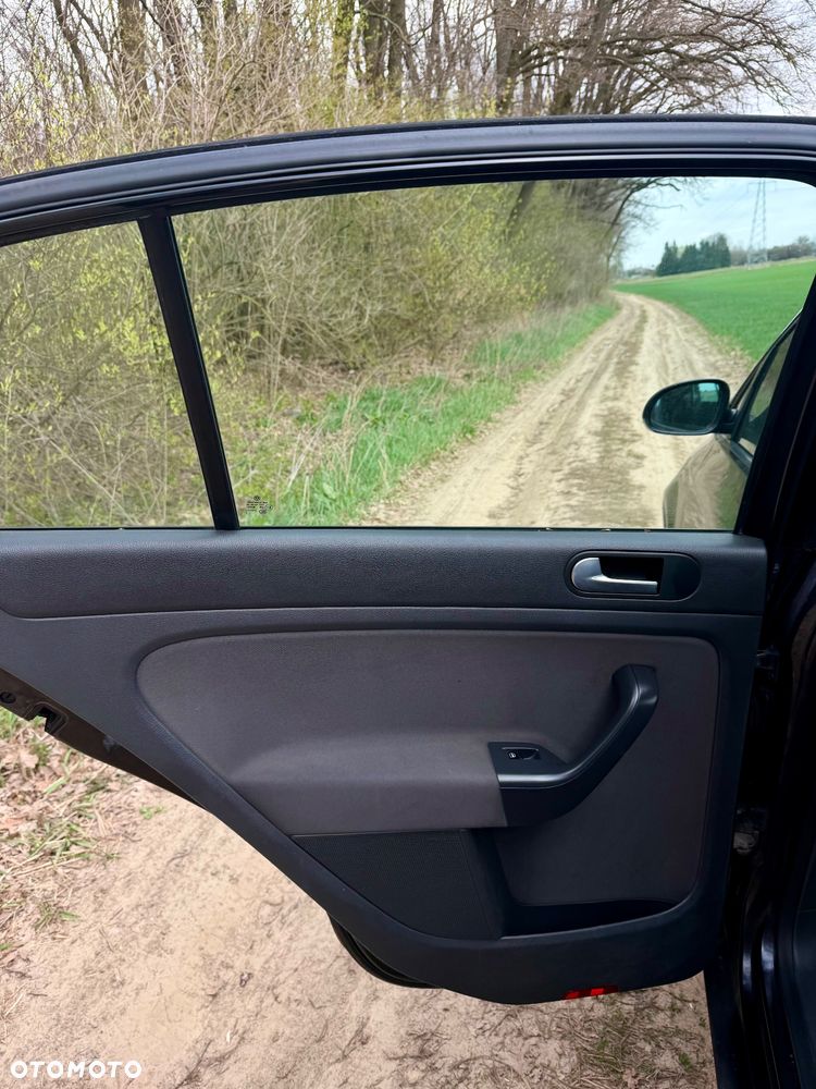 Volkswagen Golf Plus 1.6 FSI Comfortline - 18