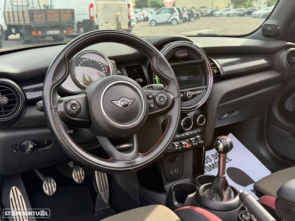 MINI Cabrio John Cooper Works - 26
