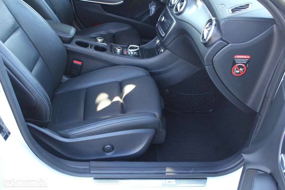 Mercedes-Benz CLA 45 AMG 4Matic Speedshift DCT 7G Night Edition - 24