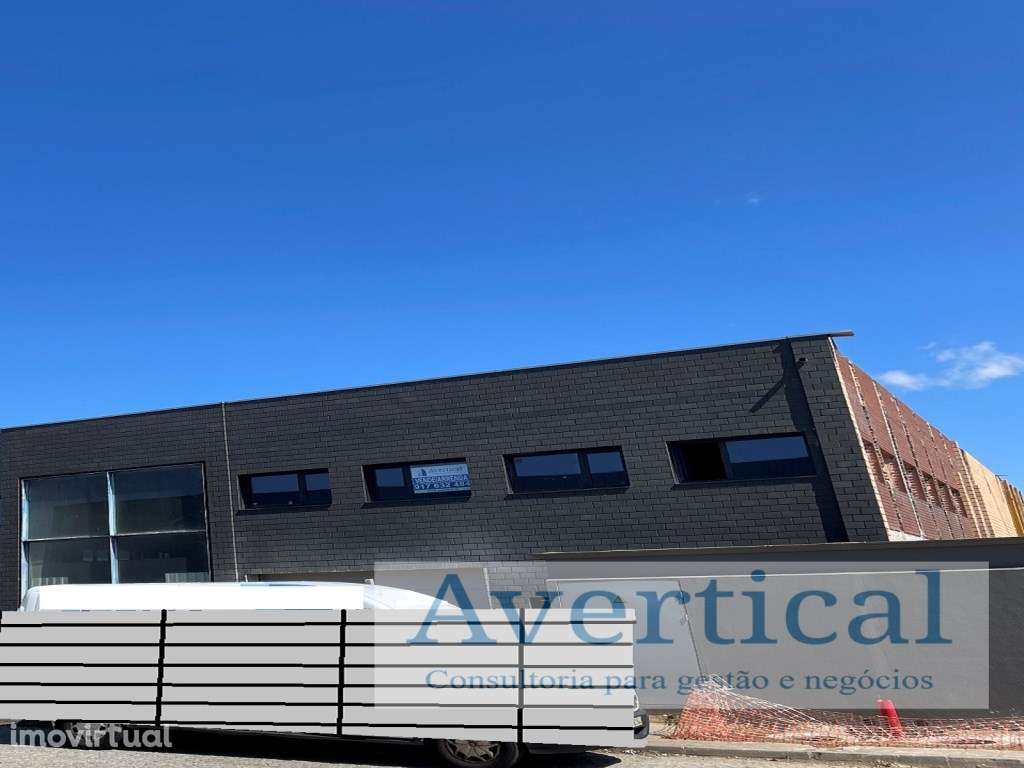 NOVO - ÚLTIMO Armazém c/ Escritório - Grande imagem: 2/15