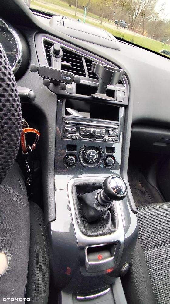 Peugeot 5008 1.6 THP Family - 22