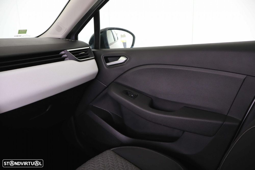 Renault Clio - 23