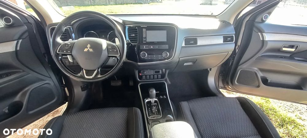 Mitsubishi Outlander - 12