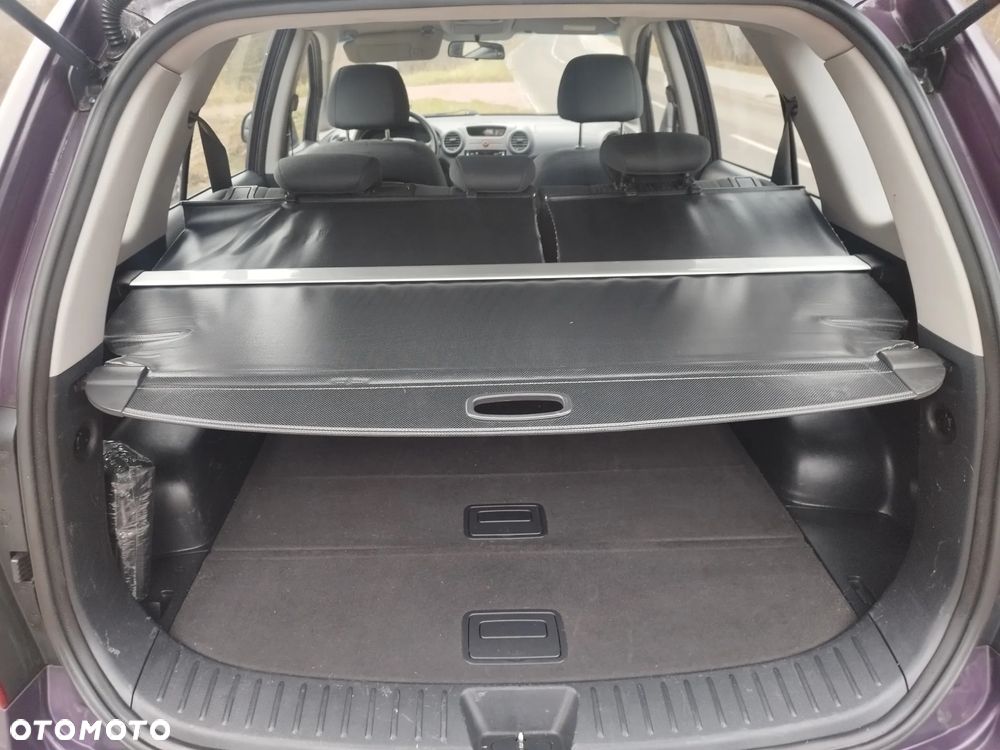 Kia Carens 2.0 EX - 39