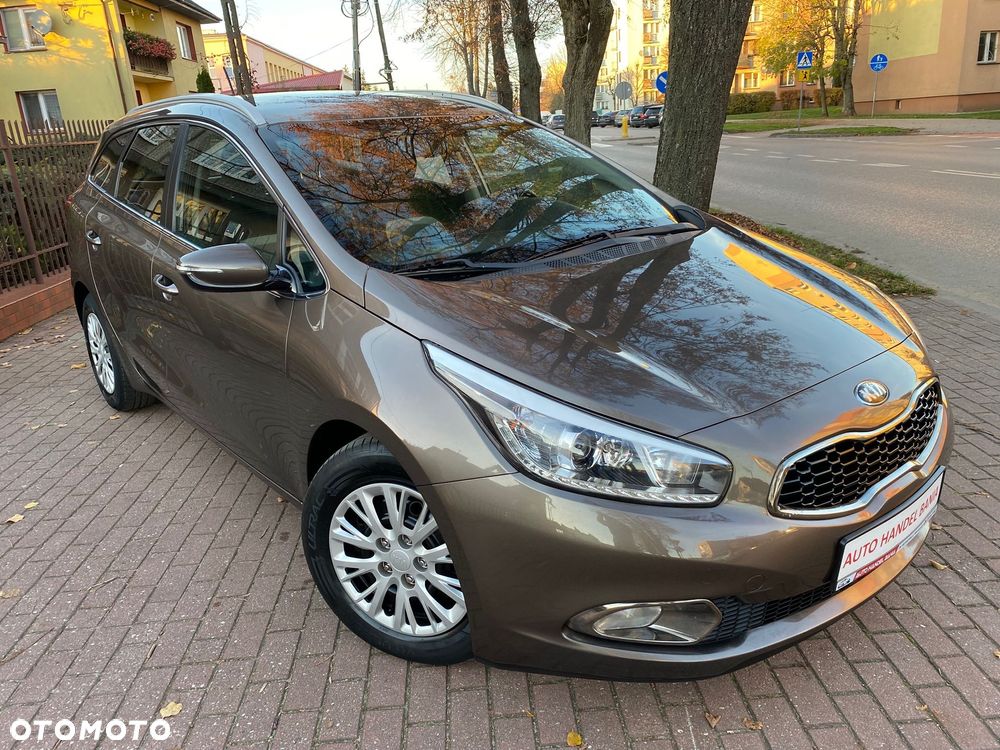 Kia Ceed 1.6 GDI Dream Team Edition - 29