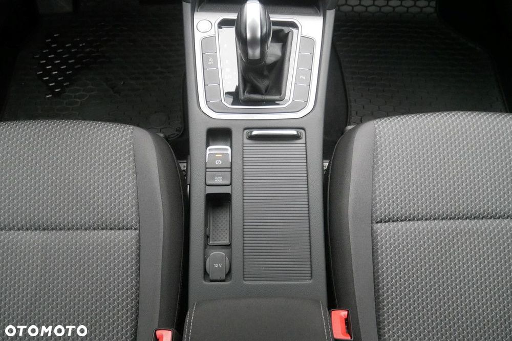 Volkswagen Passat Variant 1.5 TSI EVO Essence DSG - 11