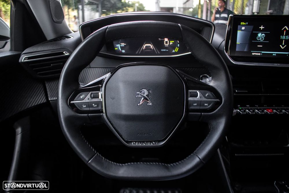 Peugeot e-2008 Allure - 13