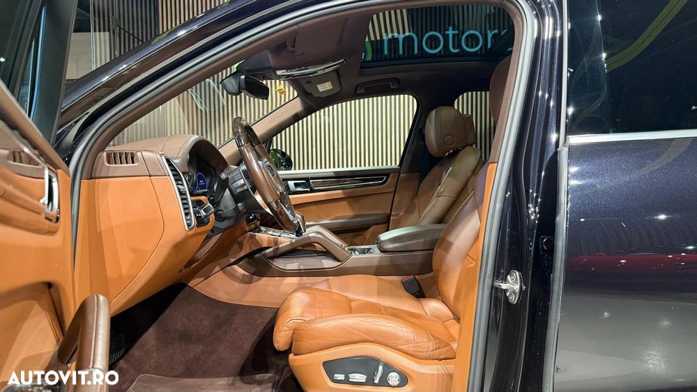 Porsche Cayenne - 32