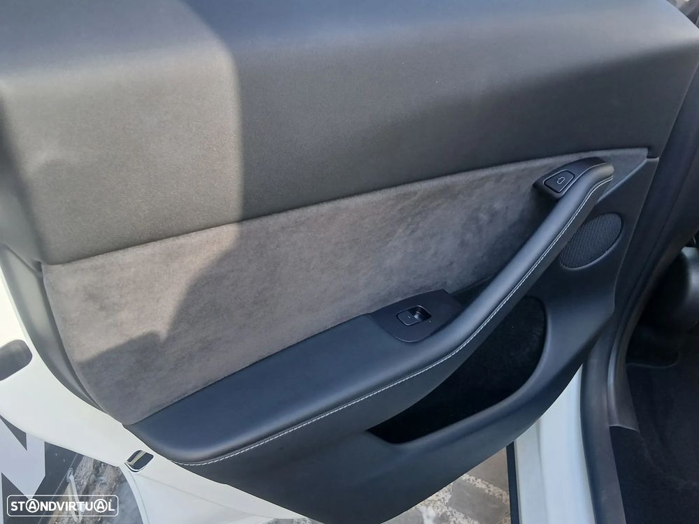 Tesla Model Y Performance Tração Integral - 29