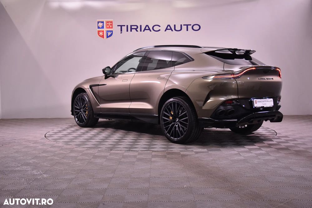 Aston Martin DBX - 3