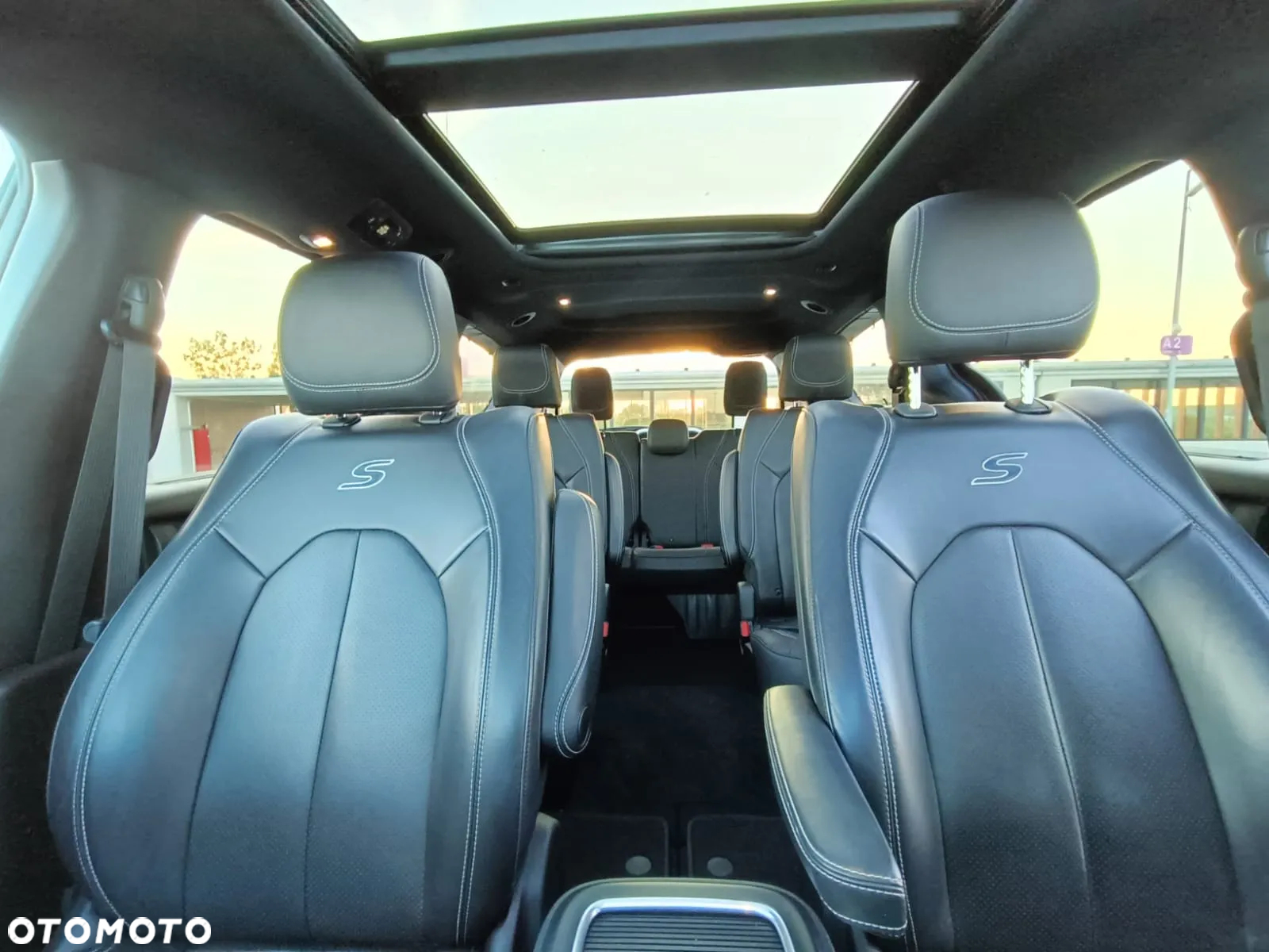 Chrysler Pacifica - 26