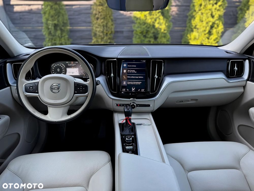 Volvo XC 60 B5 B Momentum - 13