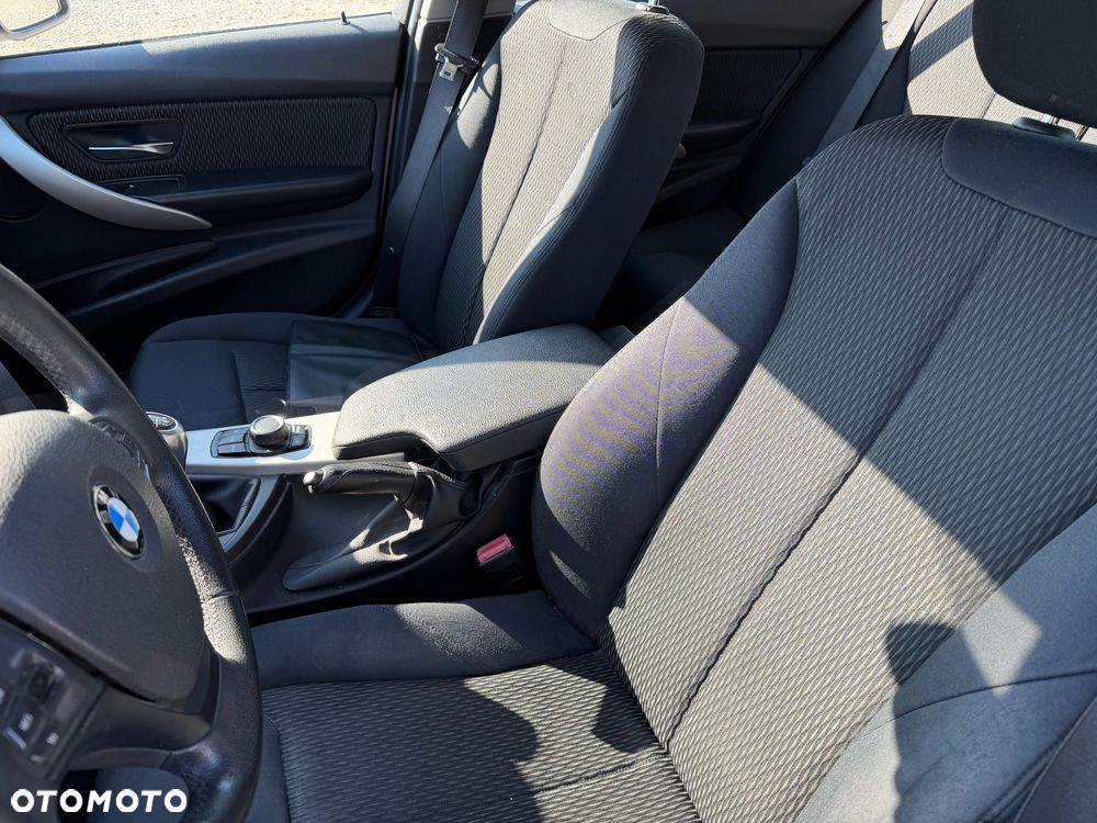 BMW Seria 3 318d Edition Luxury Line Purity - 15