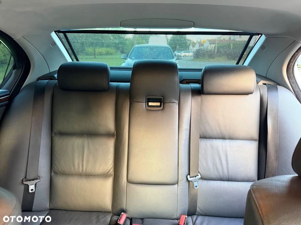 BMW Seria 5 525i - 24